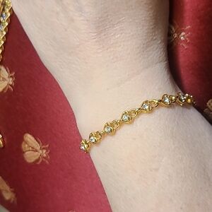 Heart bracelet with gold color and faux diamonds